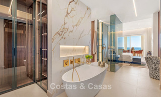 Verfijnd gerenoveerd appartement te koop in Las Dunas Park, een exclusief strandresort tussen Marbella en Estepona 774408 