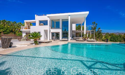 Instapklare, high-end designervilla te koop, frontlinie golf met zeezicht in Benahavis - Marbella 68419