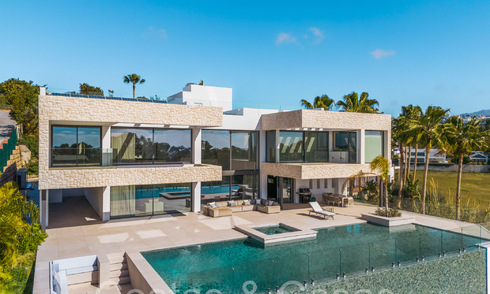 Ruime, modernistische luxevilla te koop met uitzicht op de golfbaan in Benahavis - Marbella 68129