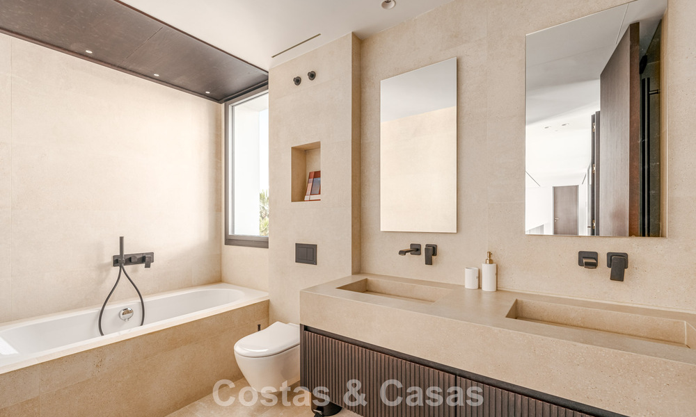 Ruime, modernistische luxevilla te koop met uitzicht op de golfbaan in Benahavis - Marbella 792500