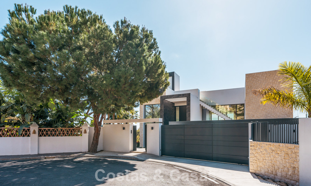 Ruime, modernistische luxevilla te koop met uitzicht op de golfbaan in Benahavis - Marbella 792521