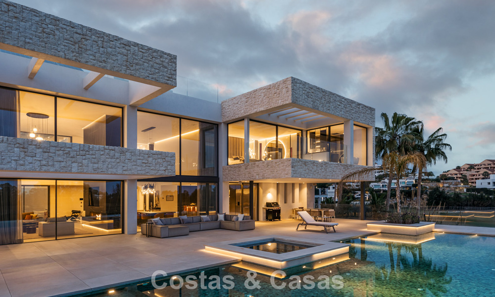 Ruime, modernistische luxevilla te koop met uitzicht op de golfbaan in Benahavis - Marbella 792523