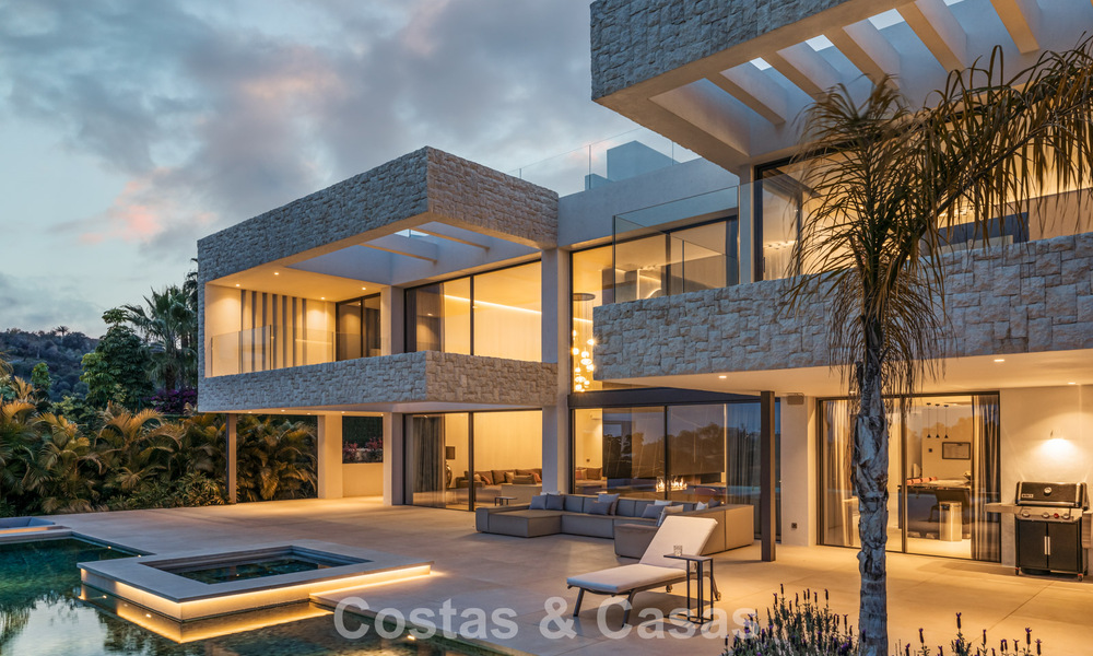 Ruime, modernistische luxevilla te koop met uitzicht op de golfbaan in Benahavis - Marbella 792525
