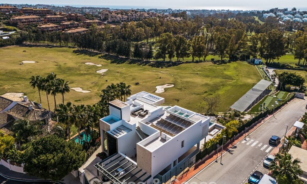 Ruime, modernistische luxevilla te koop met uitzicht op de golfbaan in Benahavis - Marbella 792547