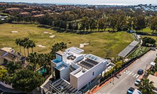Ruime, modernistische luxevilla te koop met uitzicht op de golfbaan in Benahavis - Marbella 792547 