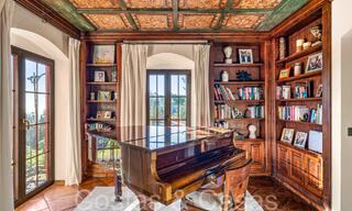Majestueuze, Andalusische luxevilla te koop omgeven door natuur in El Madroñal, Benahavis - Marbella 68505 