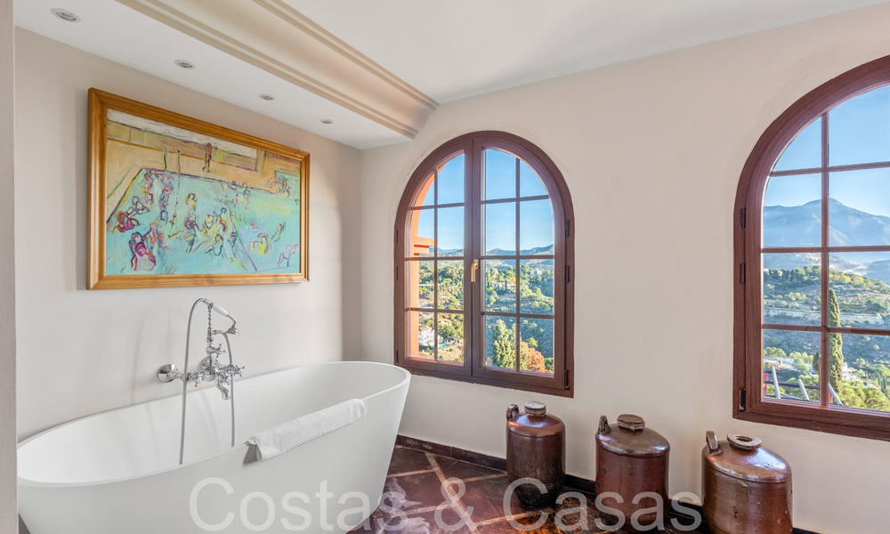 Majestueuze, Andalusische luxevilla te koop omgeven door natuur in El Madroñal, Benahavis - Marbella 68507