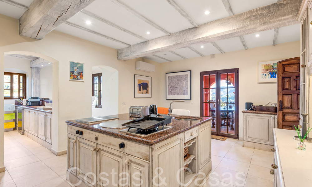 Majestueuze, Andalusische luxevilla te koop omgeven door natuur in El Madroñal, Benahavis - Marbella 68509