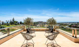 Luxueus duplex penthouse te koop met privézwembad en zeezicht in Nueva Andalucia, Marbella 68963 