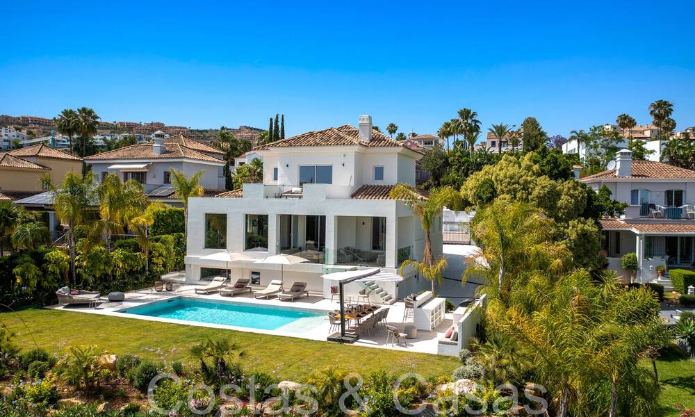 Prachtige gerenoveerde villa in eigentijdse mediterrane stijl te koop, grenzend aan de golfbaan in Benahavis - Marbella 69117