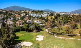 Prachtige gerenoveerde villa in eigentijdse mediterrane stijl te koop, grenzend aan de golfbaan in Benahavis - Marbella 69120 