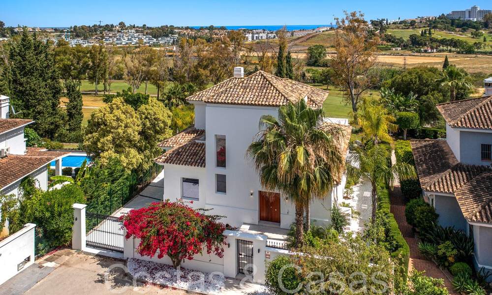 Prachtige gerenoveerde villa in eigentijdse mediterrane stijl te koop, grenzend aan de golfbaan in Benahavis - Marbella 69123