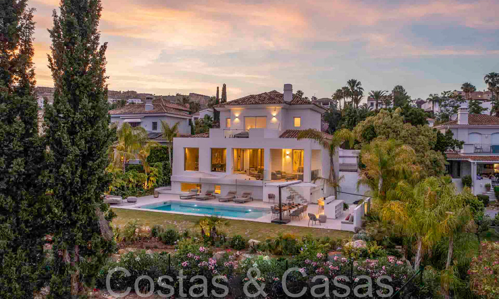 Prachtige gerenoveerde villa in eigentijdse mediterrane stijl te koop, grenzend aan de golfbaan in Benahavis - Marbella 69126