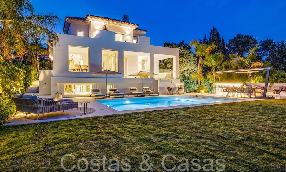 Prachtige gerenoveerde villa in eigentijdse mediterrane stijl te koop, grenzend aan de golfbaan in Benahavis - Marbella 69140