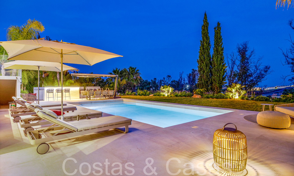 Prachtige gerenoveerde villa in eigentijdse mediterrane stijl te koop, grenzend aan de golfbaan in Benahavis - Marbella 69142