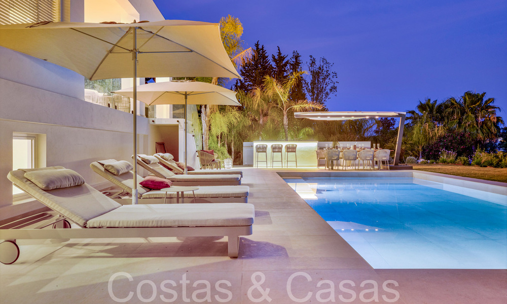 Prachtige gerenoveerde villa in eigentijdse mediterrane stijl te koop, grenzend aan de golfbaan in Benahavis - Marbella 69144