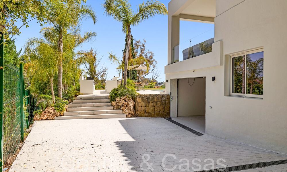 Prachtige gerenoveerde villa in eigentijdse mediterrane stijl te koop, grenzend aan de golfbaan in Benahavis - Marbella 69147