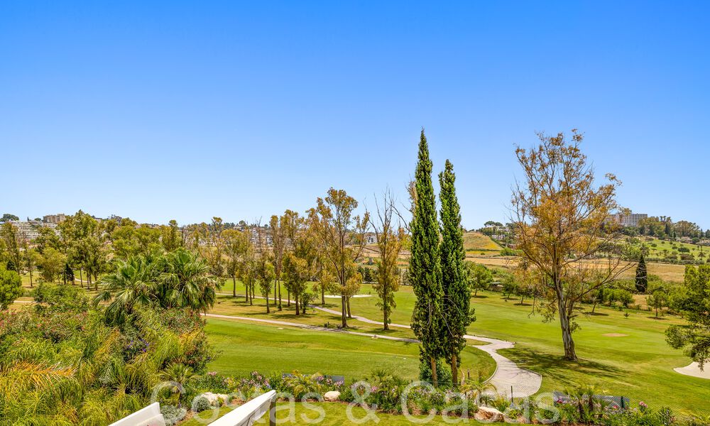 Prachtige gerenoveerde villa in eigentijdse mediterrane stijl te koop, grenzend aan de golfbaan in Benahavis - Marbella 69176