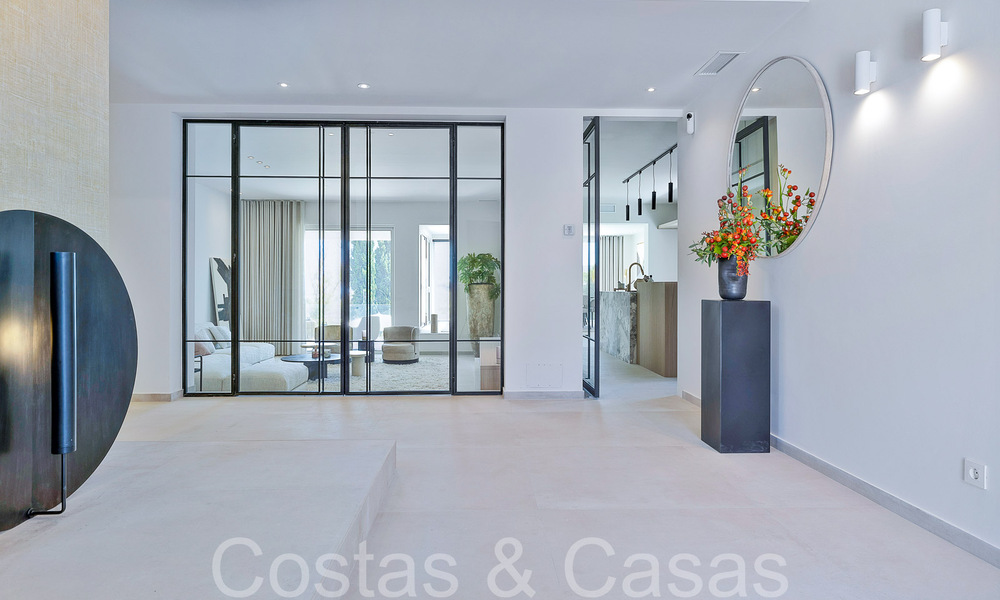 Prachtige gerenoveerde villa in eigentijdse mediterrane stijl te koop, grenzend aan de golfbaan in Benahavis - Marbella 69184