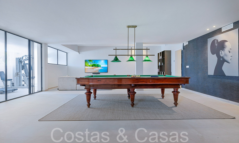 Prachtige gerenoveerde villa in eigentijdse mediterrane stijl te koop, grenzend aan de golfbaan in Benahavis - Marbella 69205