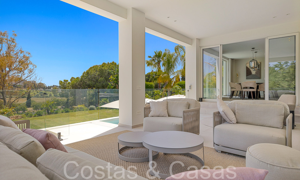 Prachtige gerenoveerde villa in eigentijdse mediterrane stijl te koop, grenzend aan de golfbaan in Benahavis - Marbella 69215