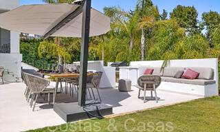 Prachtige gerenoveerde villa in eigentijdse mediterrane stijl te koop, grenzend aan de golfbaan in Benahavis - Marbella 69220 