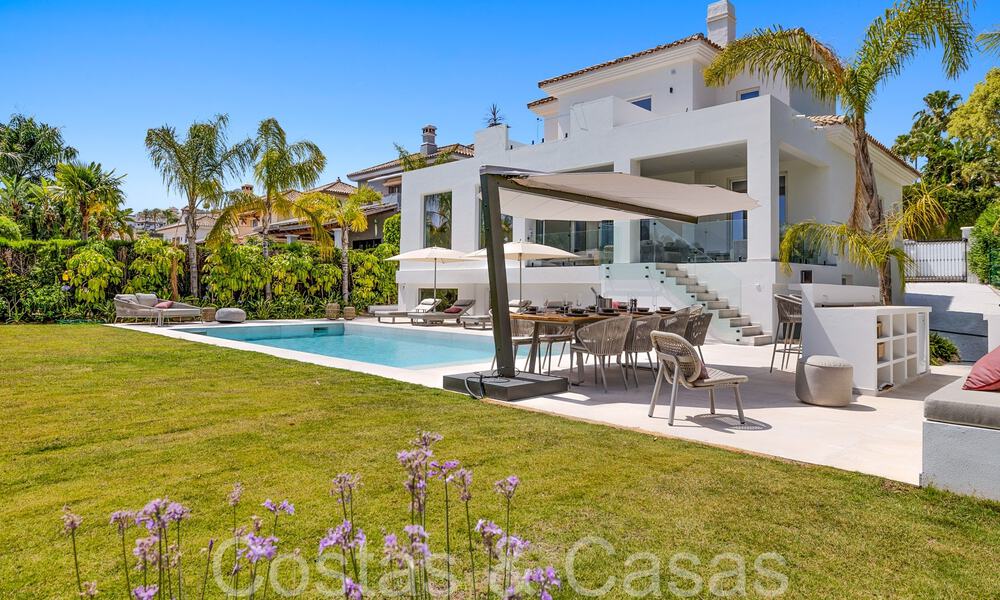 Prachtige gerenoveerde villa in eigentijdse mediterrane stijl te koop, grenzend aan de golfbaan in Benahavis - Marbella 69225