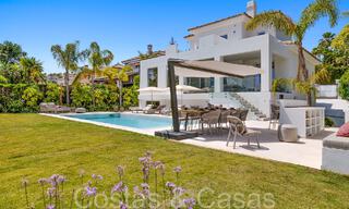 Prachtige gerenoveerde villa in eigentijdse mediterrane stijl te koop, grenzend aan de golfbaan in Benahavis - Marbella 69225 
