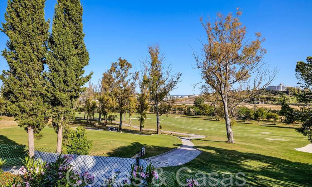 Prachtige gerenoveerde villa in eigentijdse mediterrane stijl te koop, grenzend aan de golfbaan in Benahavis - Marbella 69228