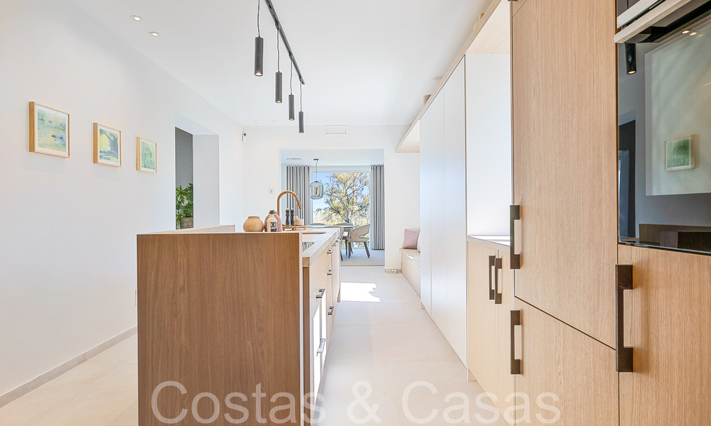 Prachtige gerenoveerde villa in eigentijdse mediterrane stijl te koop, grenzend aan de golfbaan in Benahavis - Marbella 69231