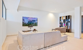 Prachtige gerenoveerde villa in eigentijdse mediterrane stijl te koop, grenzend aan de golfbaan in Benahavis - Marbella 69237 
