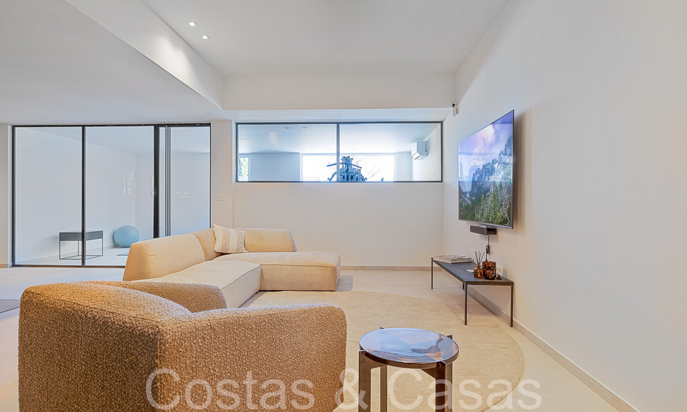 Prachtige gerenoveerde villa in eigentijdse mediterrane stijl te koop, grenzend aan de golfbaan in Benahavis - Marbella 69238