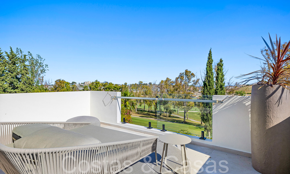 Prachtige gerenoveerde villa in eigentijdse mediterrane stijl te koop, grenzend aan de golfbaan in Benahavis - Marbella 69241