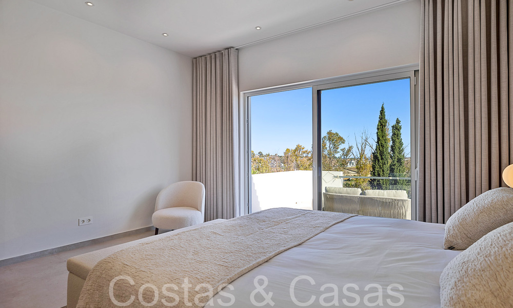 Prachtige gerenoveerde villa in eigentijdse mediterrane stijl te koop, grenzend aan de golfbaan in Benahavis - Marbella 69245