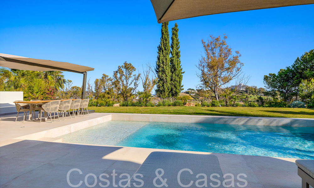 Prachtige gerenoveerde villa in eigentijdse mediterrane stijl te koop, grenzend aan de golfbaan in Benahavis - Marbella 69252