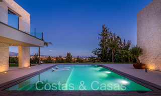 Superieure luxevilla te koop, frontlijn golf met panoramisch berg-, golf en zeezicht in Benahavis - Marbella 69293 