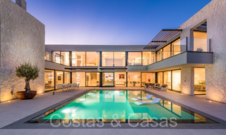 Superieure luxevilla te koop, frontlijn golf met panoramisch berg-, golf en zeezicht in Benahavis - Marbella 69297 
