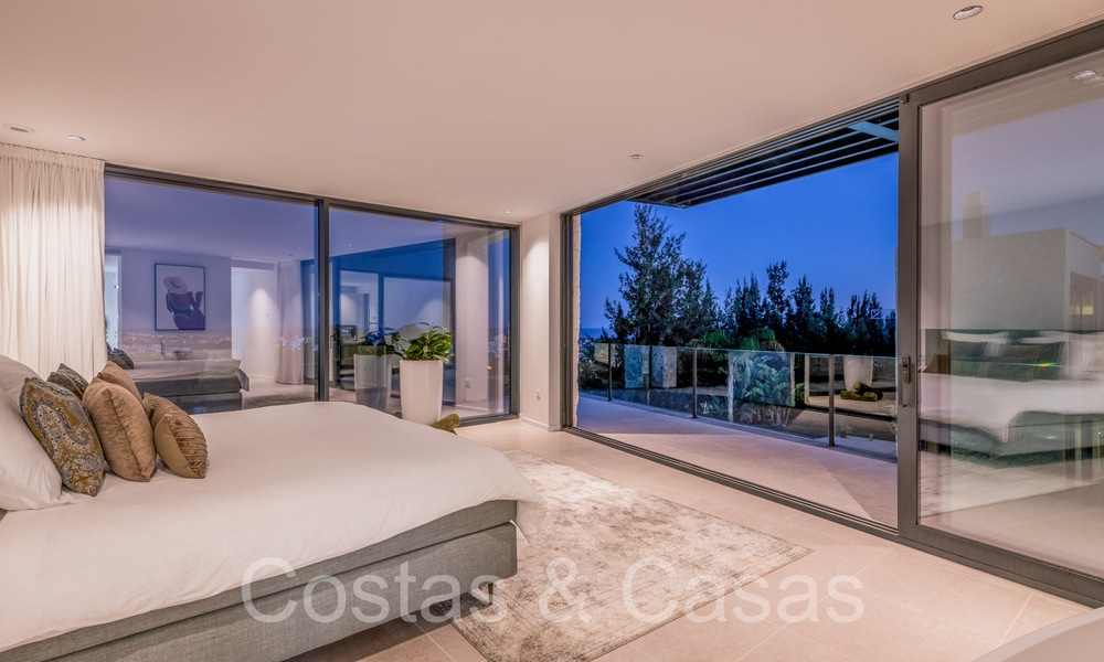 Superieure luxevilla te koop, frontlijn golf met panoramisch berg-, golf en zeezicht in Benahavis - Marbella 69303