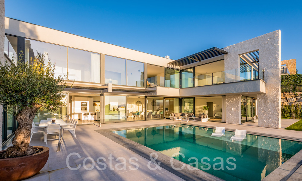 Superieure luxevilla te koop, frontlijn golf met panoramisch berg-, golf en zeezicht in Benahavis - Marbella 69304