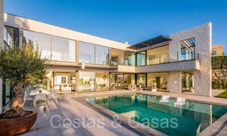 Superieure luxevilla te koop, frontlijn golf met panoramisch berg-, golf en zeezicht in Benahavis - Marbella 69304 