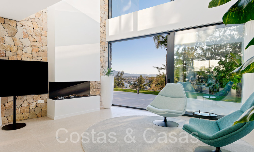 Superieure luxevilla te koop, frontlijn golf met panoramisch berg-, golf en zeezicht in Benahavis - Marbella 69305