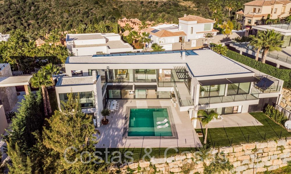 Superieure luxevilla te koop, frontlijn golf met panoramisch berg-, golf en zeezicht in Benahavis - Marbella 69306
