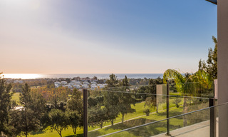 Superieure luxevilla te koop, frontlijn golf met panoramisch berg-, golf en zeezicht in Benahavis - Marbella 69308 