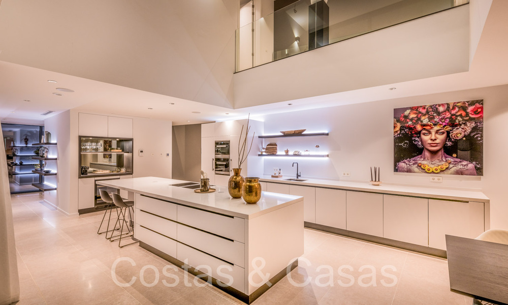 Superieure luxevilla te koop, frontlijn golf met panoramisch berg-, golf en zeezicht in Benahavis - Marbella 69315