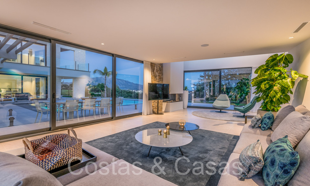 Superieure luxevilla te koop, frontlijn golf met panoramisch berg-, golf en zeezicht in Benahavis - Marbella 69319