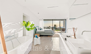 Superieure luxevilla te koop, frontlijn golf met panoramisch berg-, golf en zeezicht in Benahavis - Marbella 69322 