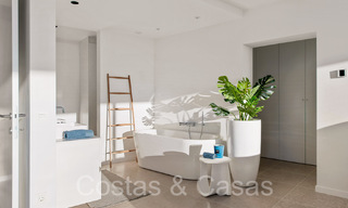 Superieure luxevilla te koop, frontlijn golf met panoramisch berg-, golf en zeezicht in Benahavis - Marbella 69323 