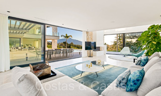 Superieure luxevilla te koop, frontlijn golf met panoramisch berg-, golf en zeezicht in Benahavis - Marbella 69324 