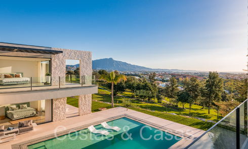 Superieure luxevilla te koop, frontlijn golf met panoramisch berg-, golf en zeezicht in Benahavis - Marbella 69325