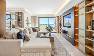 Eersteklas duplex penthouse met panoramisch zeezicht en eigen dompelbad te koop in Nueva Andalucia, Marbella 69476 